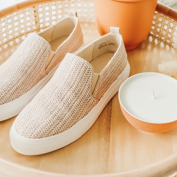 •Palm Springs Raffia Slip Ons• - Picture 3 of 7